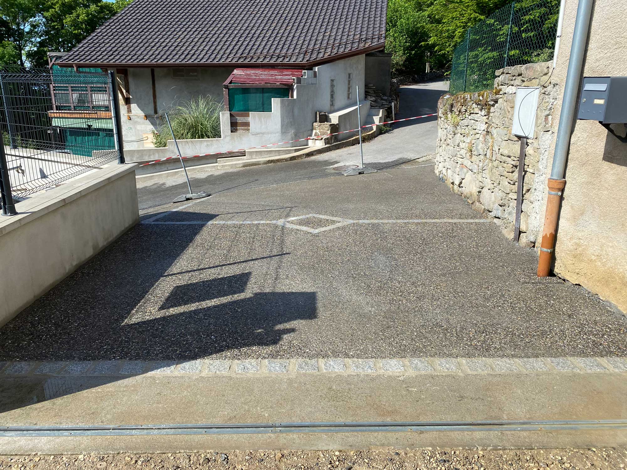 Création cours en béton désactivé à Saint-Cergues, Aménagement extérieur à Bons-en-Chablais