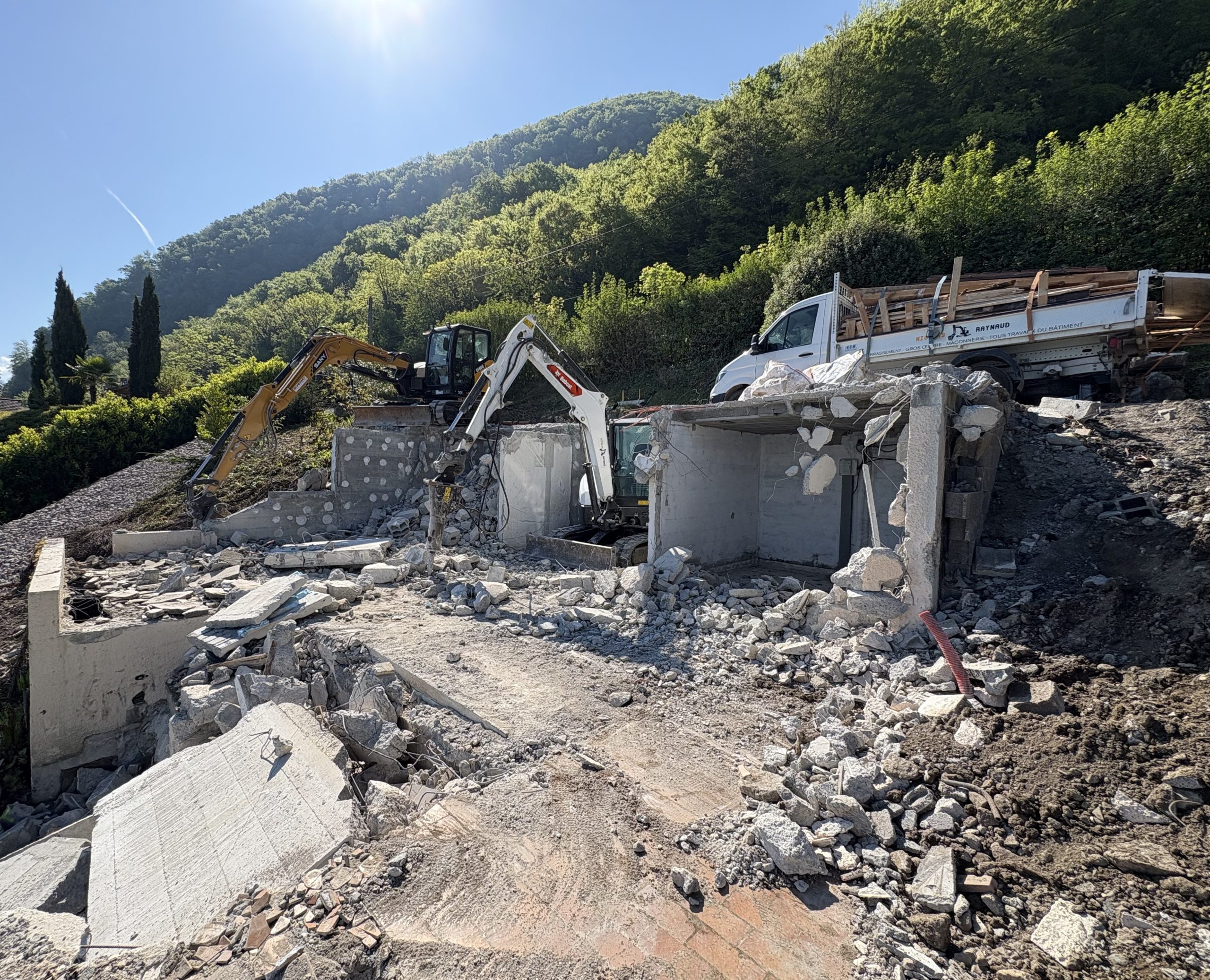 Démolition dans le Chablais